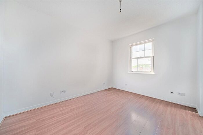 2 Bedroom Apartment To Rent In Sophia Square, London, SE16