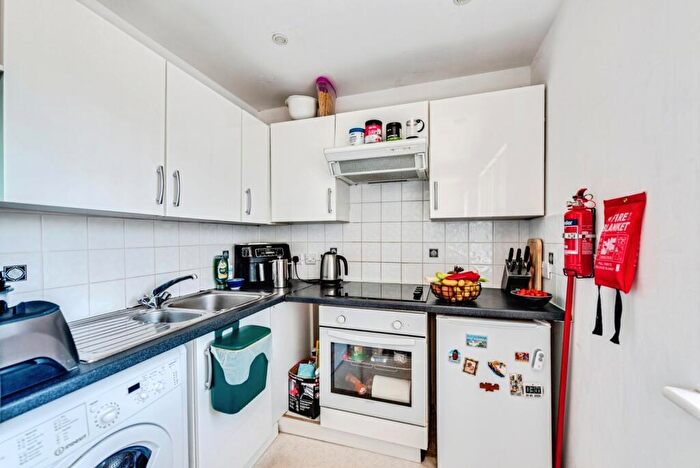 1 Bedroom Flat To Rent In Saxon Way, Headington, Oxford, OX3