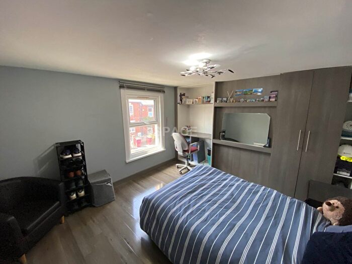 5 Bedroom Terraced House To Rent In Donnington Gardens, University, Reading, Berkshire, RG1