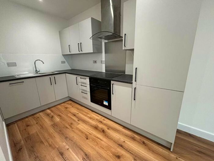 2 Bedroom Flat To Rent In Wallington Hill, Fareham, Hampshire, PO16