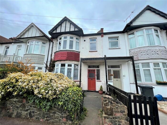 2 Bedroom Maisonette To Rent In Lord Roberts Avenue, Leigh-On-Sea, SS9