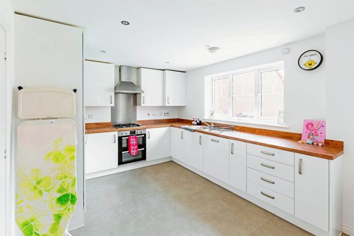 5 Bedroom Detached House For Sale In Darsdale Drive, Raunds, Wellingborough, NN9