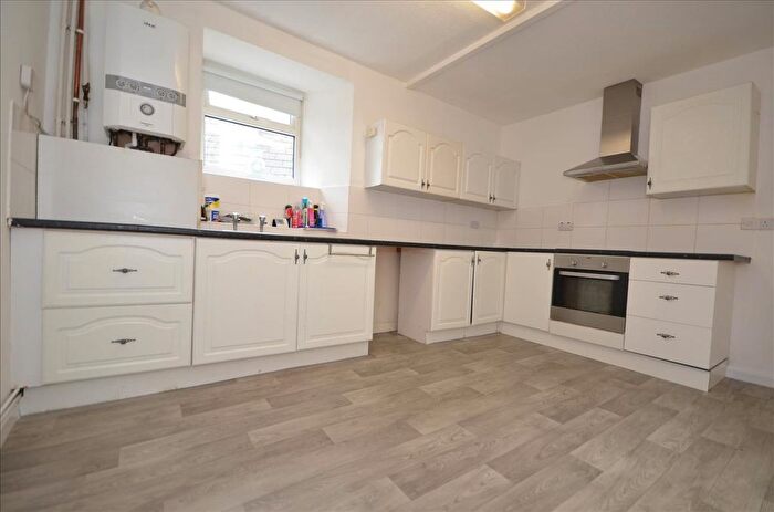 2 Bedroom Flat To Rent In High Street, Raunds, Northamptonshire, NN9