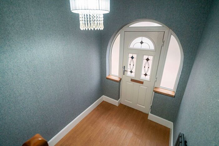 3 Bedroom Semi-Detached House For Sale In Woodford Green Road, Birmingham, B28