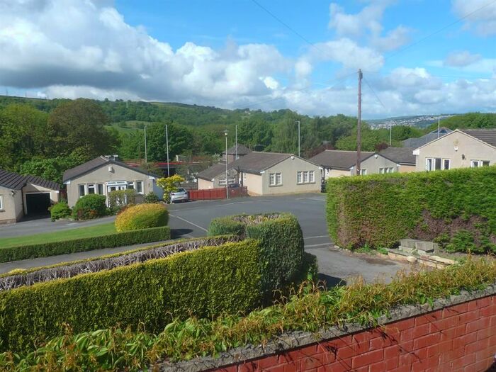 2 Bedroom Detached Bungalow To Rent In Heaton Avenue, Sandbeds, Keighley, BD20