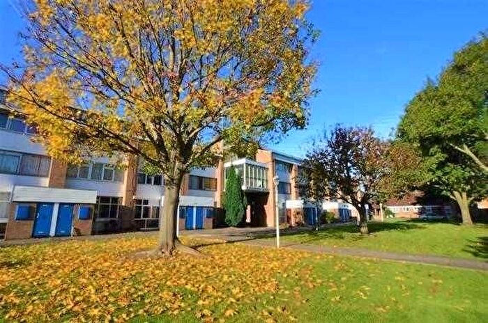 1 Bedroom Flat To Rent In Kingswood House, Slough, SL2