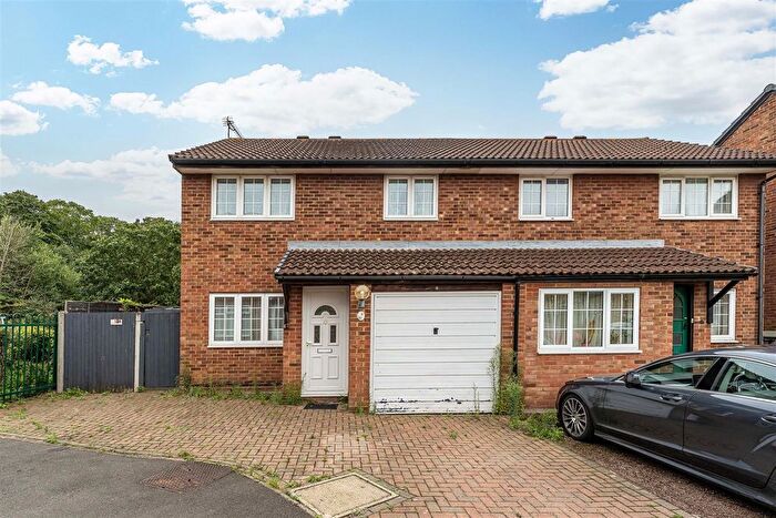 3 Bedroom Semi-Detached House For Sale In Crofters Close, Isleworth, TW7