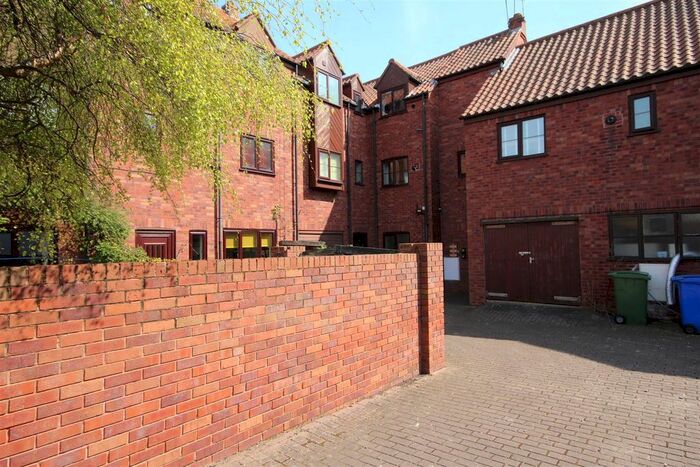 2 Bedroom Flat To Rent In Swabys Yard, Walkergate, Beverley, HU17
