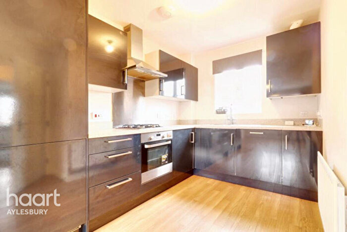 2 Bedroom Maisonette To Rent In Cardinal Drive, Aylesbury, HP18