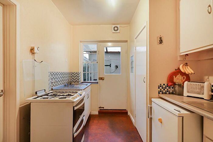 3 Bedroom End Of Terrace House For Sale In Newington Avenue, Southend-On-Sea, SS2