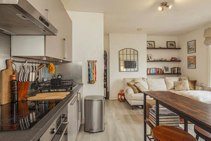 1 Bedroom Flat To Rent In Central Hill London, SE19