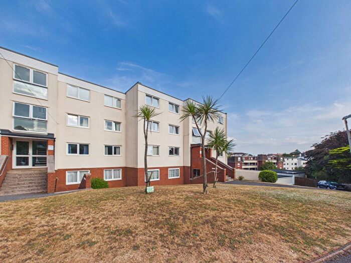 2 Bedroom Flat For Sale In Livermead Hill, Torquay, TQ2