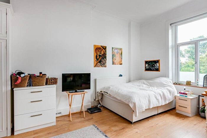 Apartment To Rent In Parsifal Road, West Hampstead, NW6