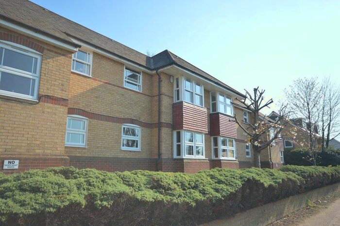 2 Bedroom Flat To Rent In Nags Head Close, Hertford, SG13