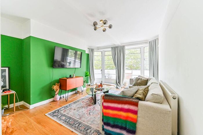 3 Bedroom Flat For Sale In London Road, Thornton Heath, CR7