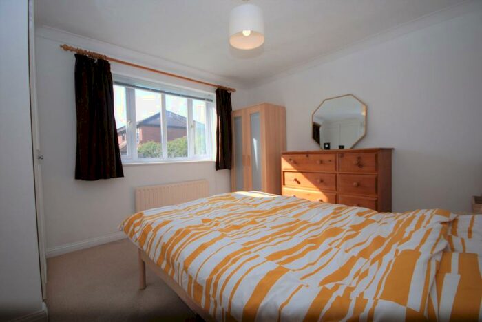 1 Bedroom Flat To Rent In Rosethorn Close, London, SW12