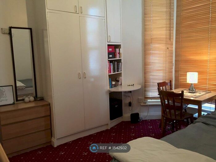 Studio To Rent In Perham Road, London, W14