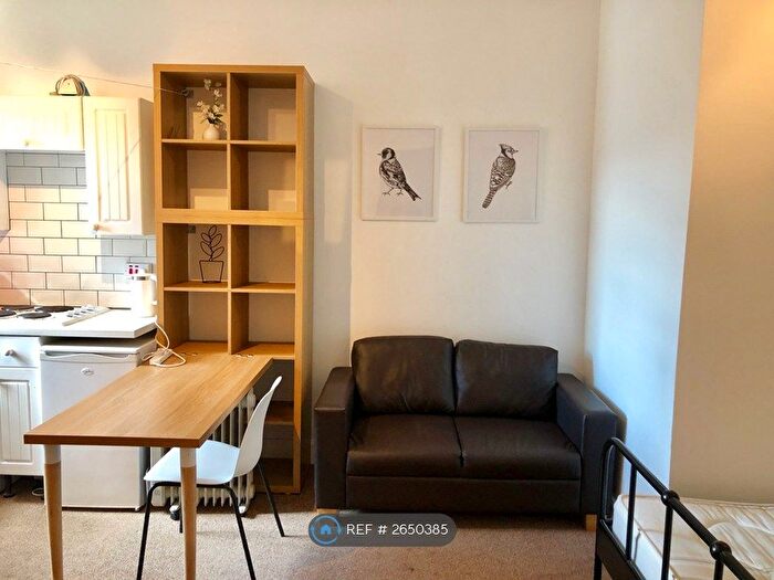 Studio To Rent In Causewayside, Edinburgh, EH9
