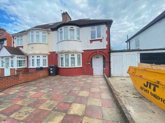 4 Bedroom Terraced House To Rent In Eton Avenue, Hounslow, TW5