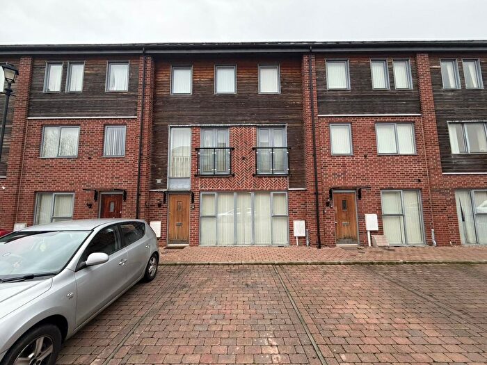 5 Bedroom Terraced House To Rent In Sangha Close, Leicester, LE3