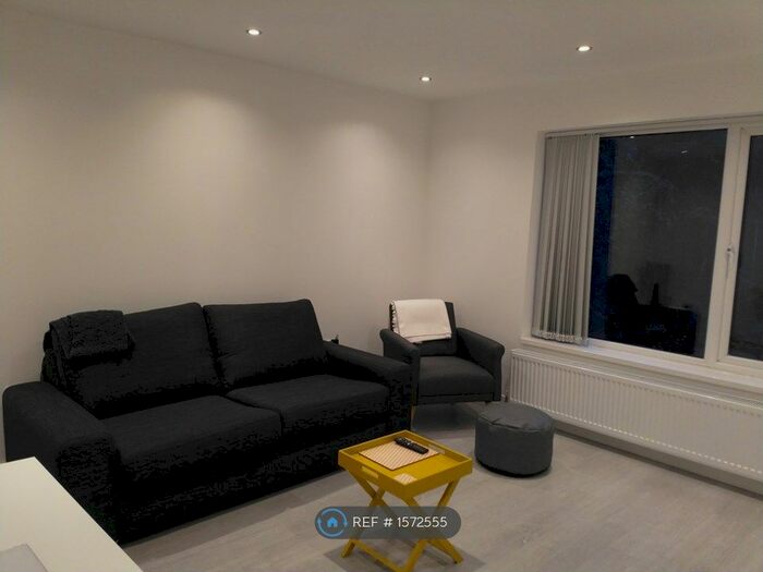 4 Bedroom Terraced House To Rent In Elmbank Avenue, Englefield Green, TW20