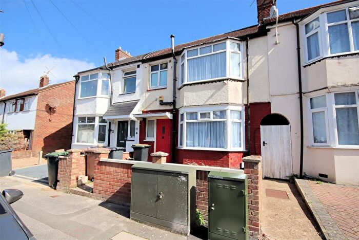 3 Bedroom Terraced House To Rent In Shelley Road, Luton, LU4