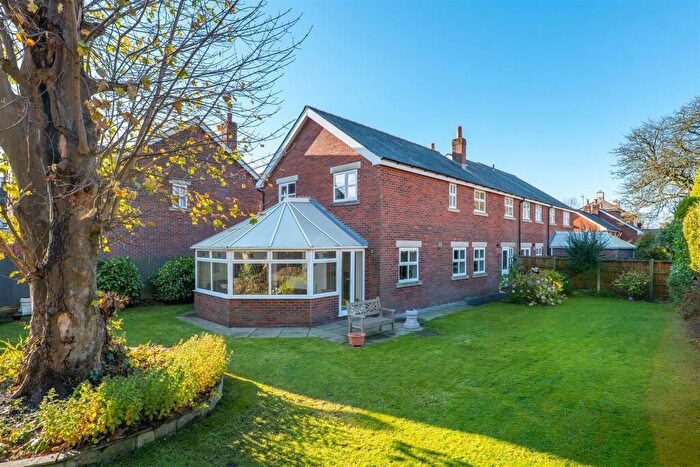 4 Bedroom End Of Terrace House For Sale In Spring Mews, Whittle-Le-Woods, Chorley, PR6