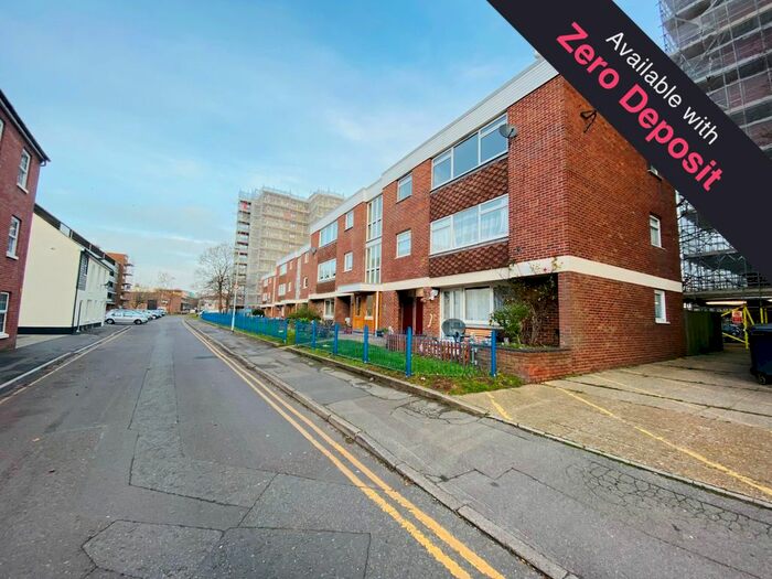 2 Bedroom Flat To Rent In East Street, Poole BH15