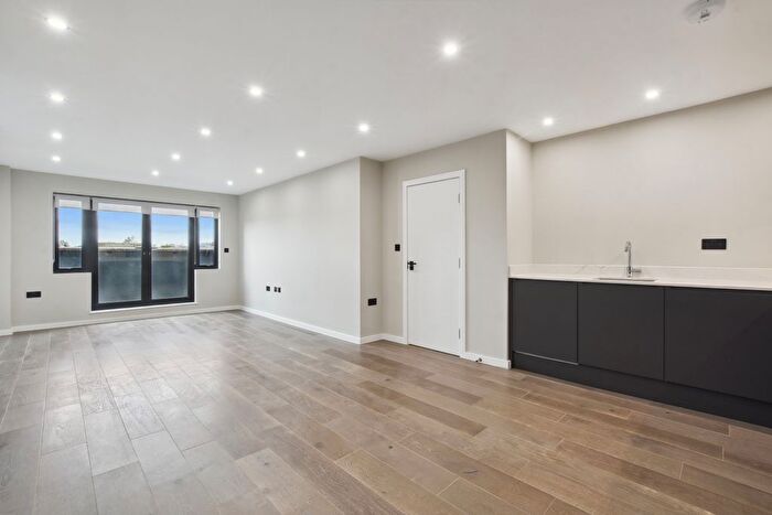 2 Bedroom Flat To Rent In Ashgrove Court, Arcadia Avenue, London, N3