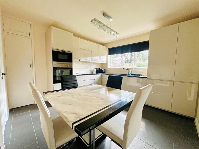 3 Bedroom Detached House For Sale In De Quincey Road, West Timperley, Altrincham, WA14