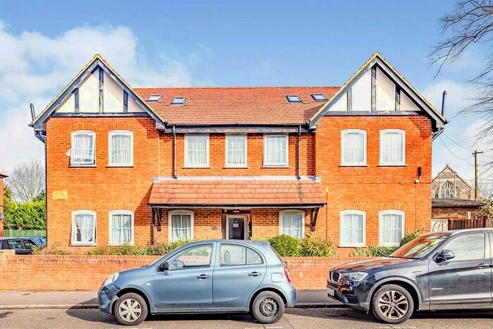 2 Bedroom Flat To Rent In Harwoods Road, Watford, Hertfordshire, WD18