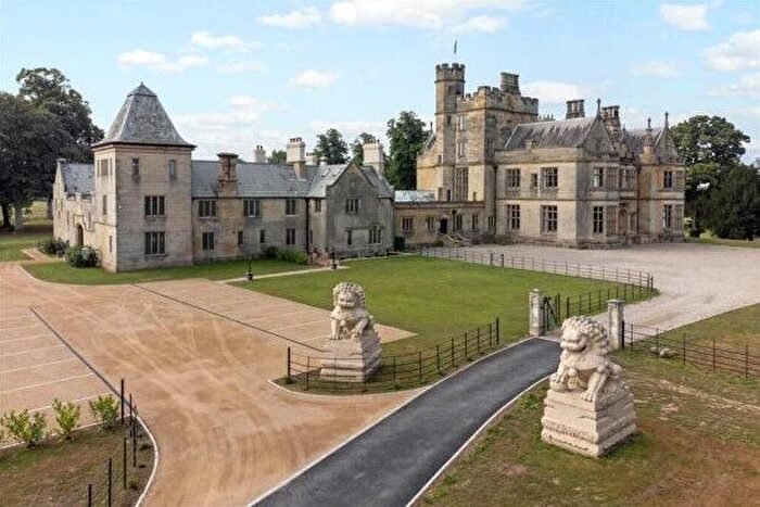 2 Bedroom Mews To Rent In ., ., YO19