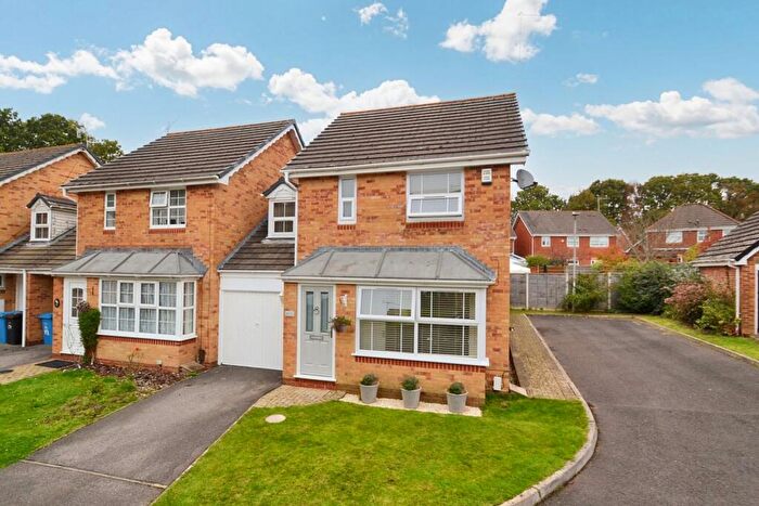 3 Bedroom Link Detached House For Sale In Broadstone, BH17