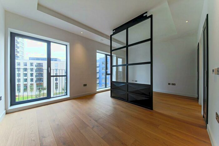 Apartment To Rent In Java House, Botanic Square, London City Island, E14