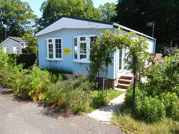 2 Bedroom Park Home For Sale In Kingsmead Park, Elstaed, Godalming, GU8