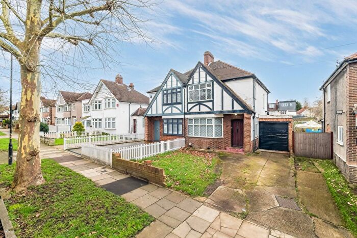 3 Bedroom Detached House For Sale In Broad Walk, London, SE3