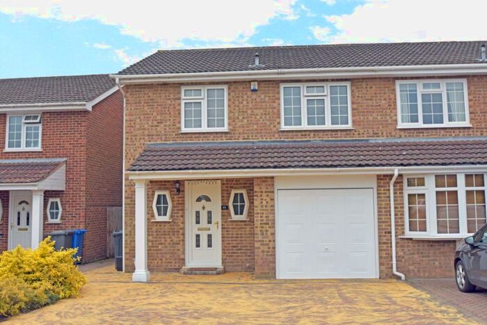 3 Bedroom Terraced House To Rent In Beverley Gardens, Maidenhead, SL6