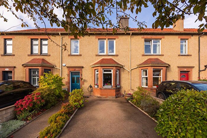4 Bedroom Terraced House For Sale In Saughtonhall Drive, Edinburgh, EH12