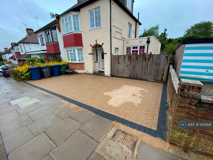 2 Bedroom Maisonette To Rent In Oakleigh Crescent, London, N20