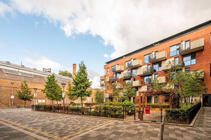 3 Bedroom Flat To Rent In Danson Mews, Elephant And Castle, London, SE17