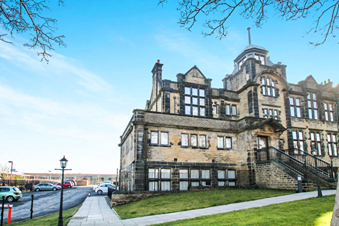 2 Bedroom Flat To Rent In The Grange, Richardshaw Lane, Pudsey, Leeds, LS28