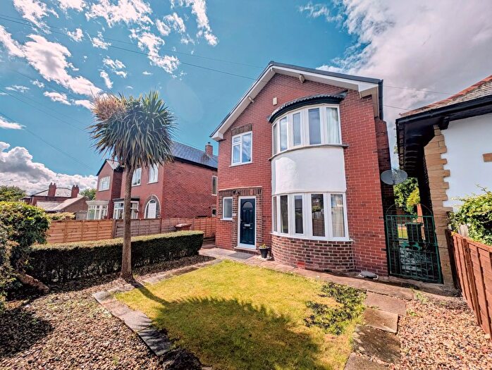 3 Bedroom Detached House To Rent In Horbury Road, Wakefield, West Yorkshire, WF2