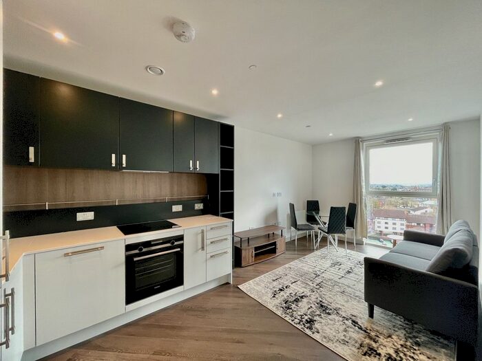 1 Bedroom Flat To Rent In Lavender House, Eden Grove, TW18