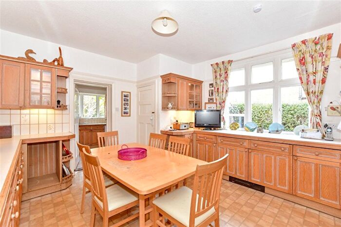 5 Bedroom Property For Sale In Warblington Avenue, Havant, Hampshire, PO9
