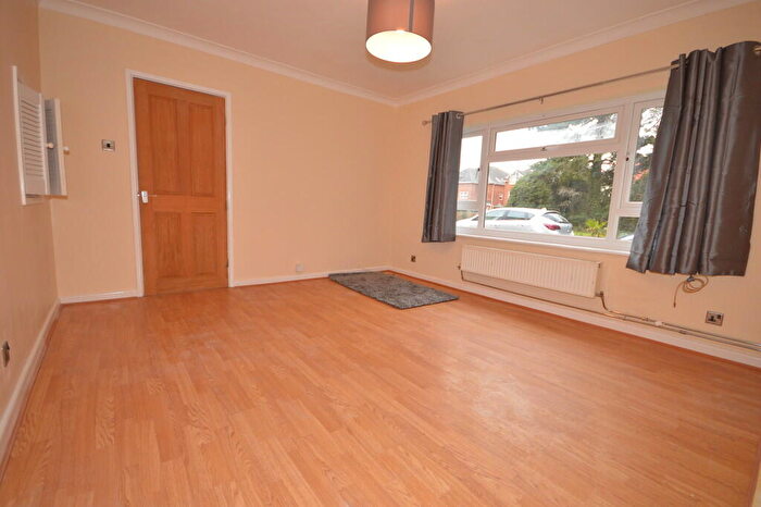 2 Bedroom Flat To Rent In Warwick Court, Richmond Park Road, Bournemouth, BH8