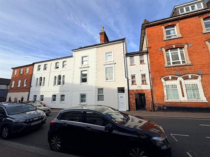 4 Bedroom Terraced House For Sale In Grosvenor Road, Aldershot, GU11