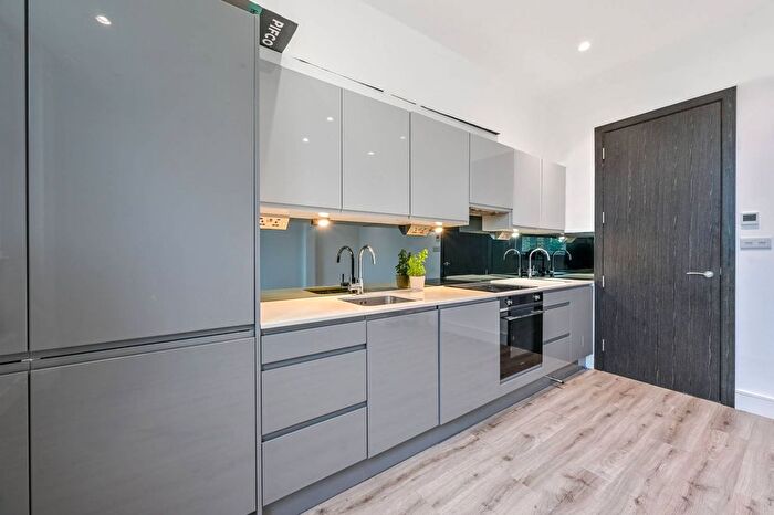 2 Bedroom Flat To Rent In Lordship Park, Stoke Newington, London, N16