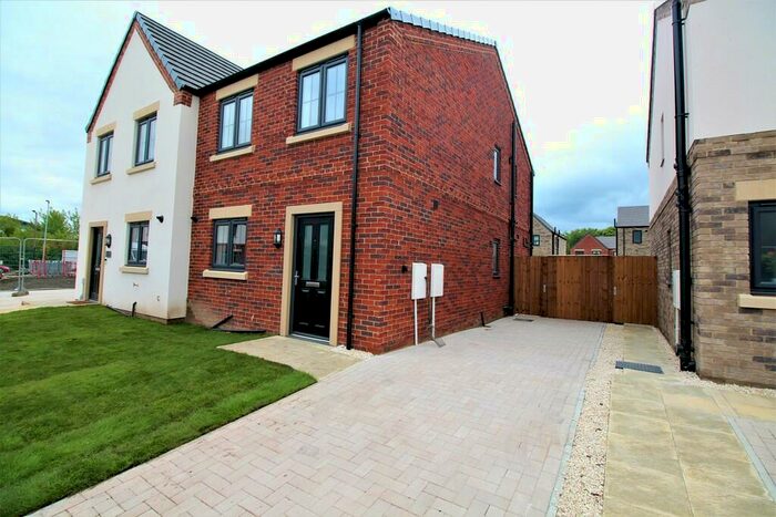 3 Bedroom Town House To Rent In Lake View Road, Wath-upon-dearne, S63