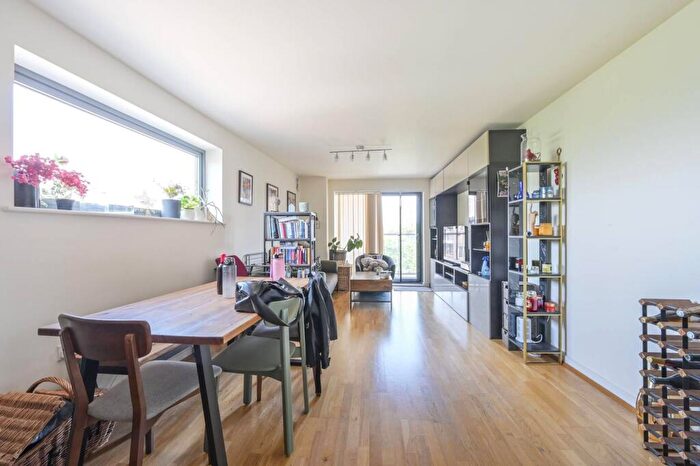 2 Bedroom Flat For Sale In Chi Building, Crowder Street, Shadwell, London, E1