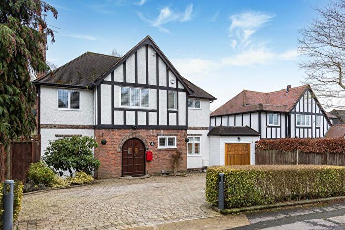 5 Bedroom Detached House For Sale In Mount Grace Road, Potters Bar, EN6